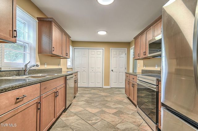 500 Peach Orchard Drive, Kingsport, TN 37665