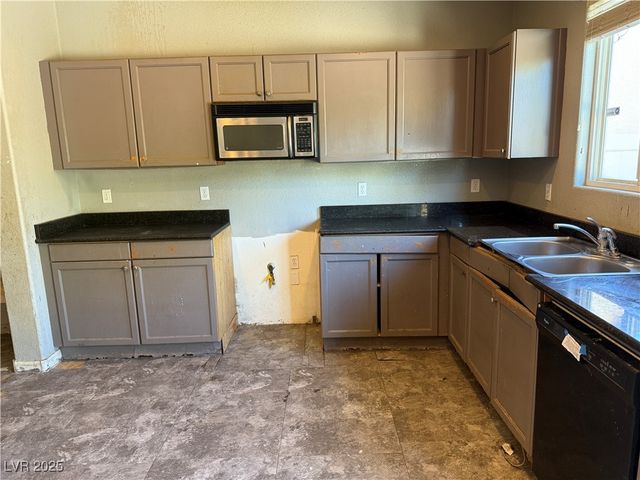 5221 Mountain Garland Lane, North Las Vegas, NV 89081