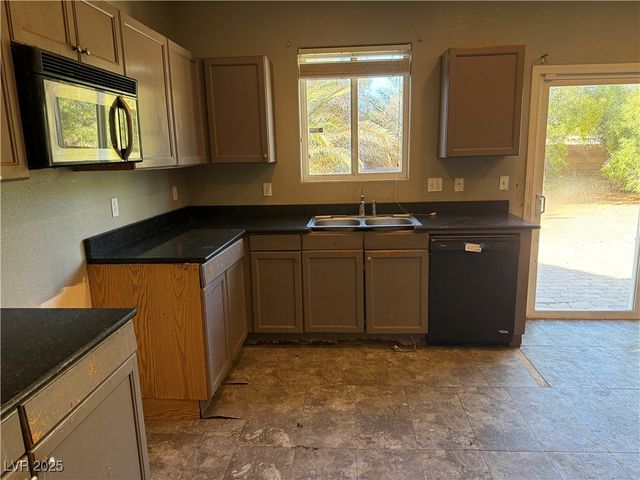 5221 Mountain Garland Lane, North Las Vegas, NV 89081