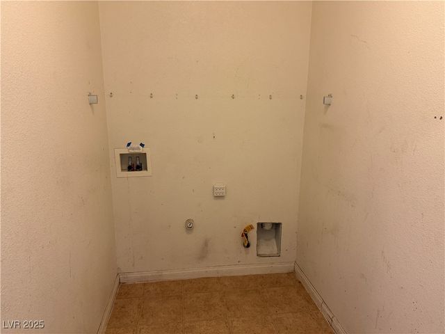 5221 Mountain Garland Lane, North Las Vegas, NV 89081