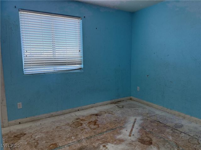 5221 Mountain Garland Lane, North Las Vegas, NV 89081