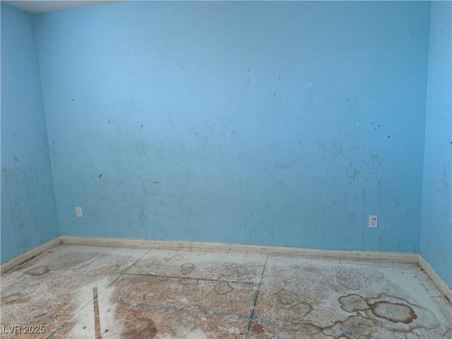 5221 Mountain Garland Lane, North Las Vegas, NV 89081