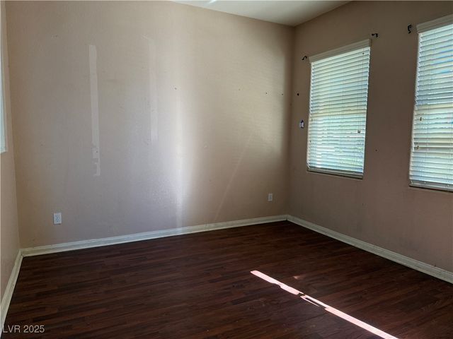 5221 Mountain Garland Lane, North Las Vegas, NV 89081