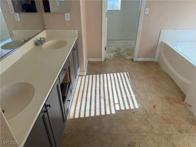 5221 Mountain Garland Lane, North Las Vegas, NV 89081