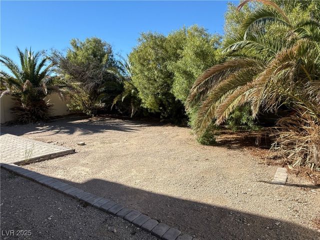 5221 Mountain Garland Lane, North Las Vegas, NV 89081