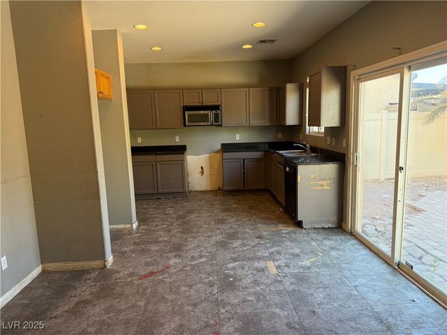 5221 Mountain Garland Lane, North Las Vegas, NV 89081