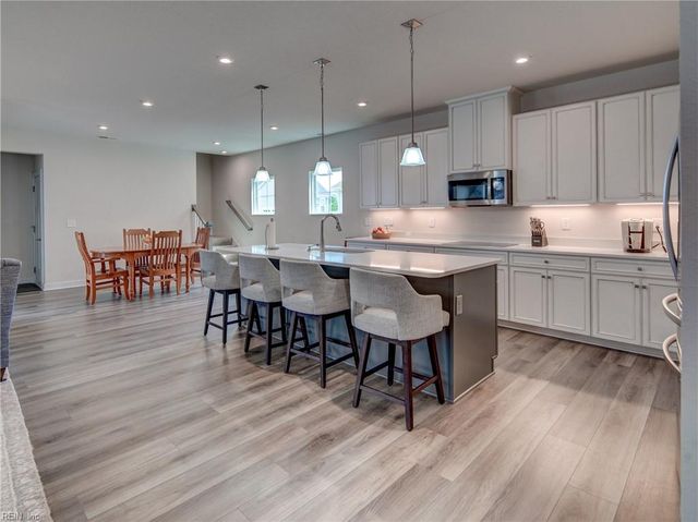 605 Big Bear LN, Chesapeake, VA 23323