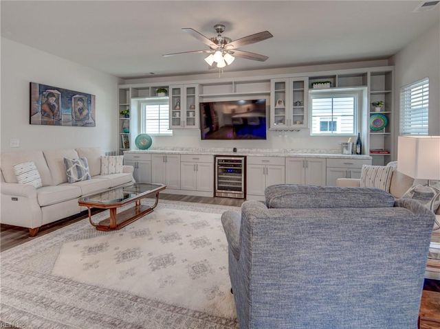 605 Big Bear LN, Chesapeake, VA 23323