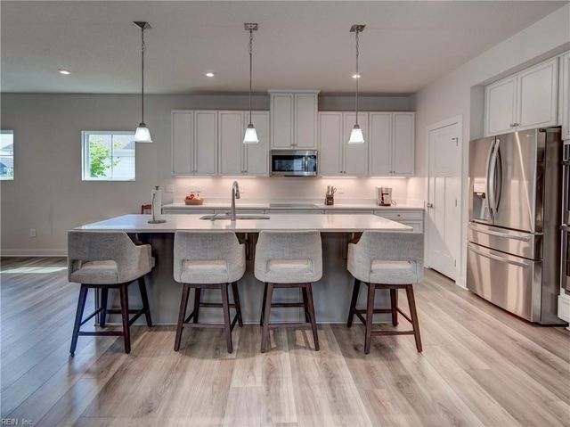 605 Big Bear LN, Chesapeake, VA 23323