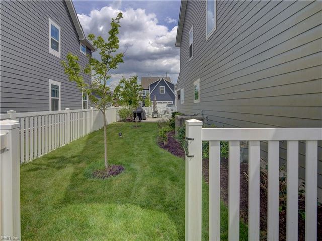 605 Big Bear LN, Chesapeake, VA 23323