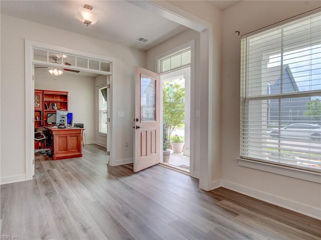 605 Big Bear LN, Chesapeake, VA 23323