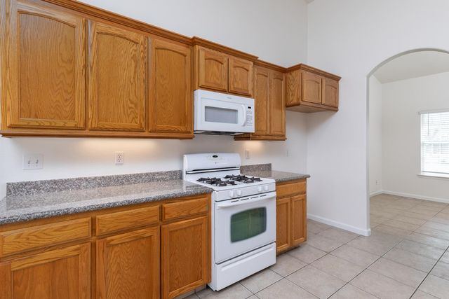 1847 E Lauren Avenue, Dinuba, CA 93618