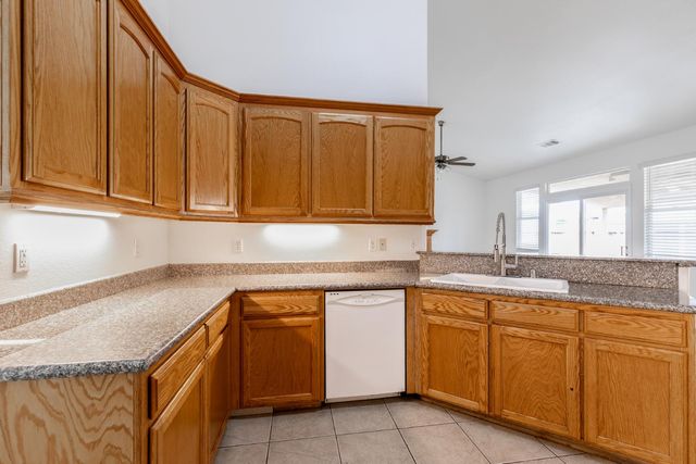 1847 E Lauren Avenue, Dinuba, CA 93618