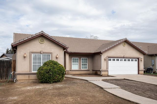 1847 E Lauren Avenue, Dinuba, CA 93618