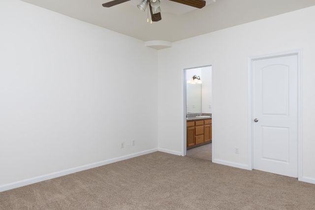 1847 E Lauren Avenue, Dinuba, CA 93618