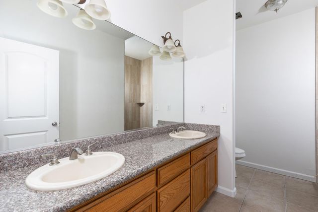 1847 E Lauren Avenue, Dinuba, CA 93618