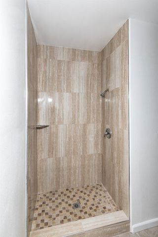 1847 E Lauren Avenue, Dinuba, CA 93618