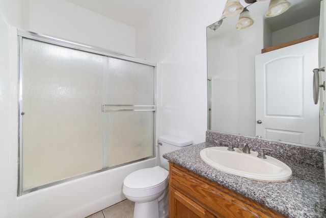 1847 E Lauren Avenue, Dinuba, CA 93618