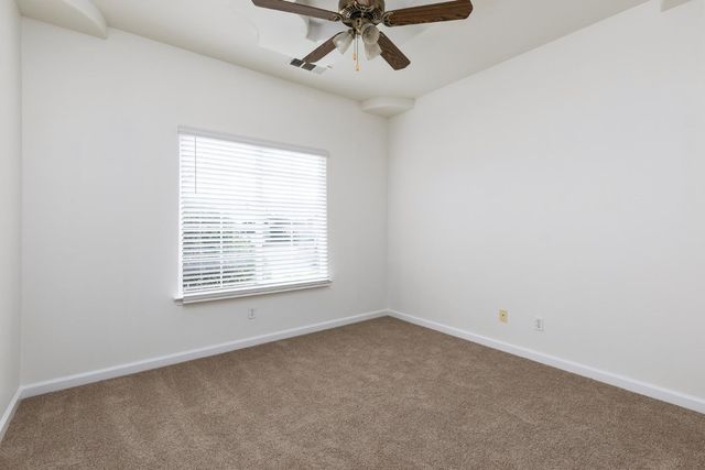 1847 E Lauren Avenue, Dinuba, CA 93618