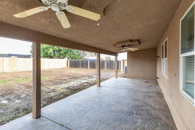 1847 E Lauren Avenue, Dinuba, CA 93618