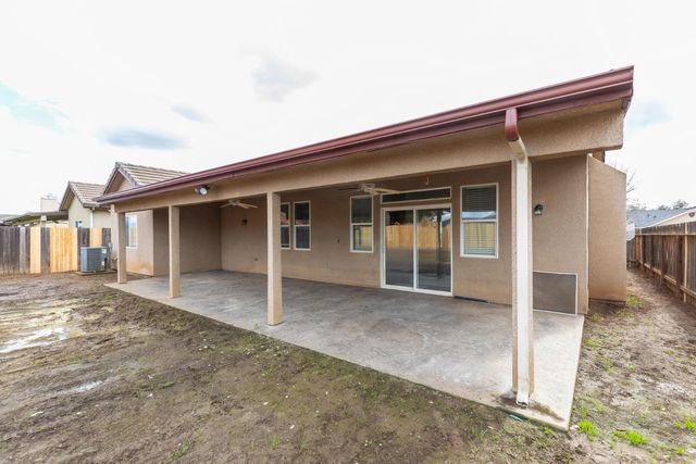 1847 E Lauren Avenue, Dinuba, CA 93618