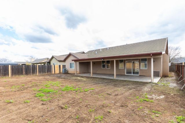 1847 E Lauren Avenue, Dinuba, CA 93618