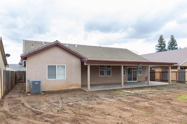 1847 E Lauren Avenue, Dinuba, CA 93618