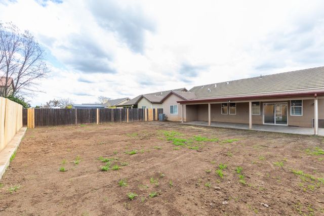 1847 E Lauren Avenue, Dinuba, CA 93618