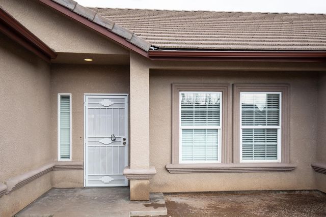 1847 E Lauren Avenue, Dinuba, CA 93618