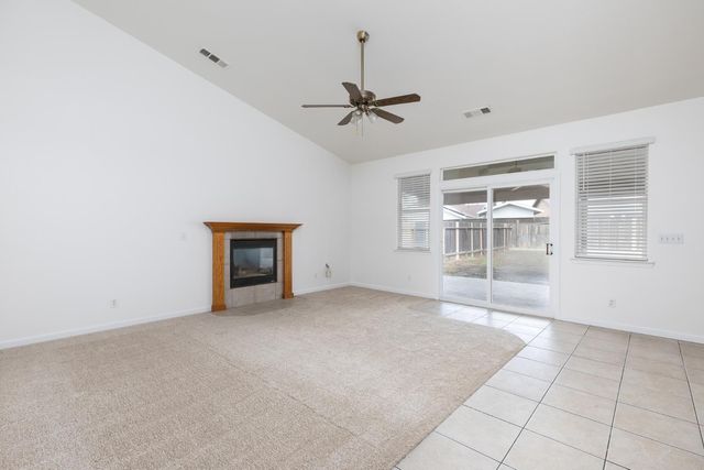 1847 E Lauren Avenue, Dinuba, CA 93618