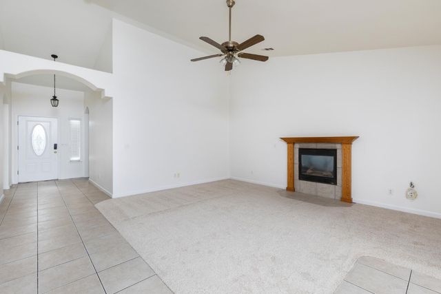 1847 E Lauren Avenue, Dinuba, CA 93618