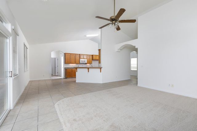 1847 E Lauren Avenue, Dinuba, CA 93618