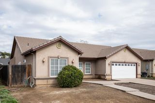1847 E Lauren Avenue, Dinuba, CA 93618