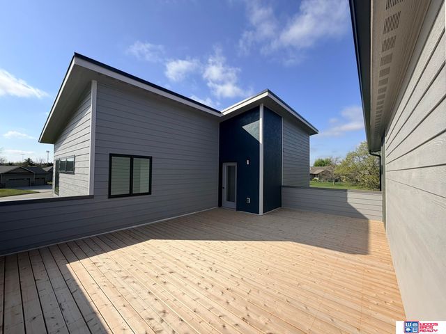 6764 Shadow Ridge Place, Columbus, NE 68601