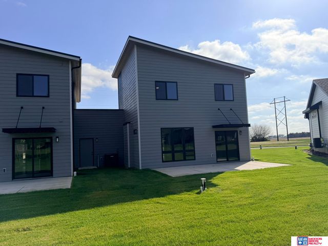 6764 Shadow Ridge Place, Columbus, NE 68601