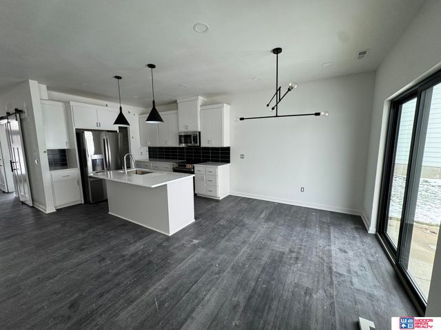 6764 Shadow Ridge Place, Columbus, NE 68601