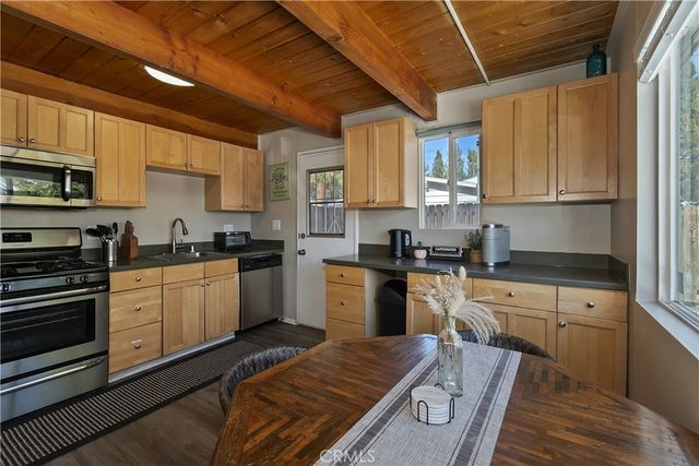 728 W Aeroplane, Big Bear City, CA 92314