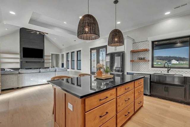 763 Thompson Creek Rd, Shelbyville, TN 37160