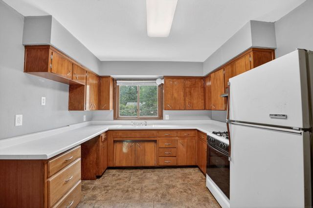 237 Miriam Drive, Waterloo, IA 50702