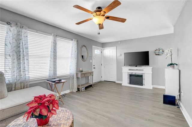 35 Clayton DR, Hampton, VA 23669