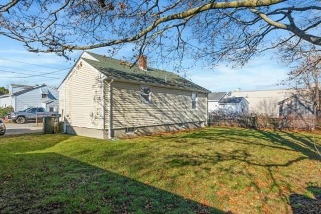 20 Sherbourne, Swansea, MA 02777