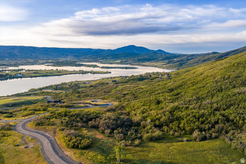 Image 6 of property listing at 4757 E OSPREY RANCH DR # 10, Eden, UT 84310
