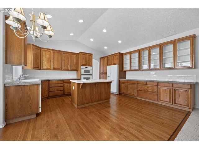 1531 Se IRONWOOD Ln, Gresham, OR 97080
