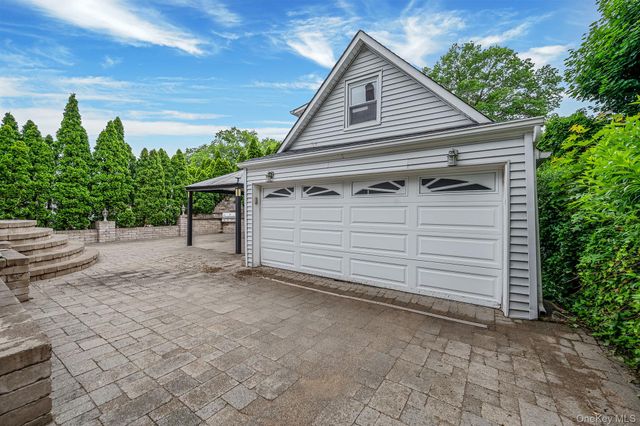 140 Emerson Avenue, Floral Park, NY 11001