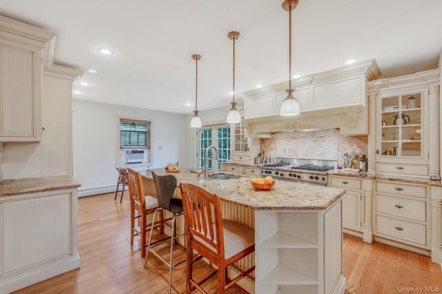 140 Emerson Avenue, Floral Park, NY 11001