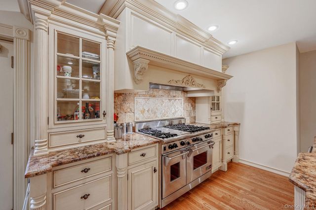 140 Emerson Avenue, Floral Park, NY 11001