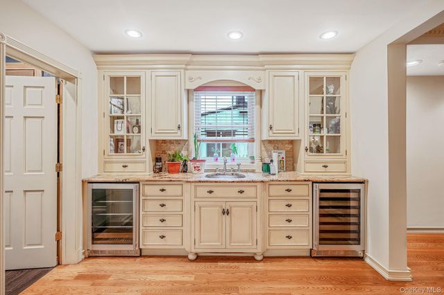 140 Emerson Avenue, Floral Park, NY 11001