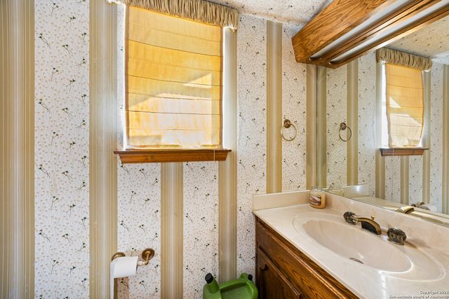 611 Cliffdwellers, Boerne, TX 78006