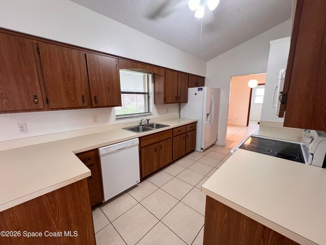 818 Seven Gables Circle SE, Palm Bay, FL 32909