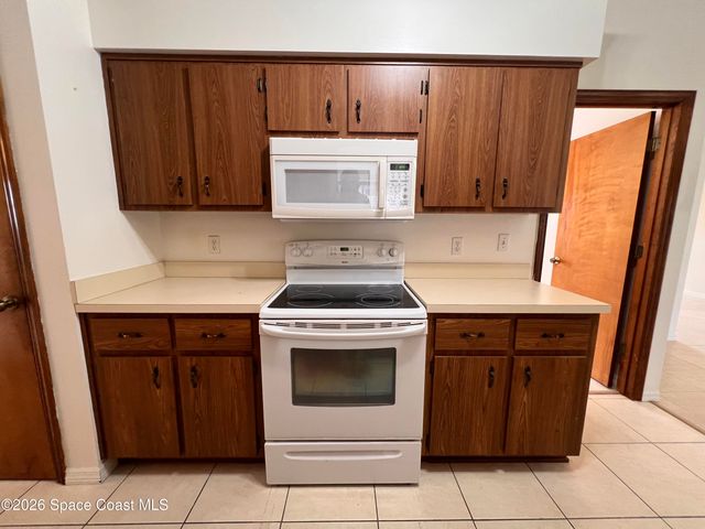 818 Seven Gables Circle SE, Palm Bay, FL 32909